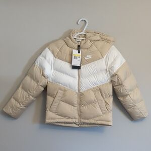 NWT Nike Youth Beige and White Hooded Puffer Jacket Coat - DX1264 - Small